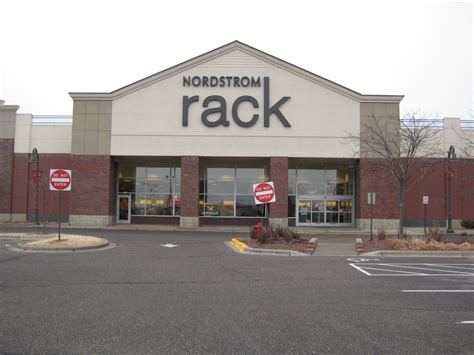Nordstrom rack maple grove - Apr 11, 2023 · The 25,000 square-foot store will join neighboring businesses Starbucks, Costco and In-n-Out. Opening date: The company plans to open the Elk Grove location in spring 2024. There are also locations at 1600 Ethan Way in Sacramento and Creekside Town Center, 1196 Galleria Blvd. in Roseville. The retailer also plans to open another store in ... 